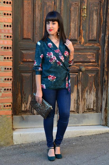 Blusa flores y zapatos verdes