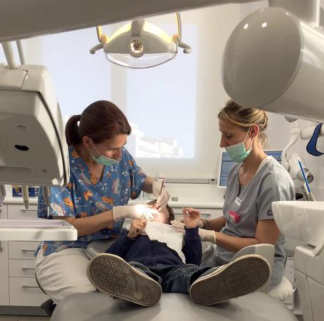 Cómo prevenir la caries en niños: qué pasta de dientes usar, rutinas, falsos mitos… Cómo prevenir la caries en niños: qué pasta de dientes usar, rutinas, falsos mitos…