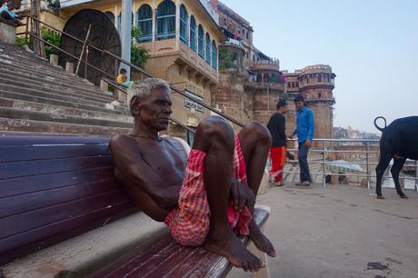 hombre-varanasi 