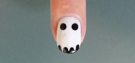 uñas de halloween fantasma paso a paso