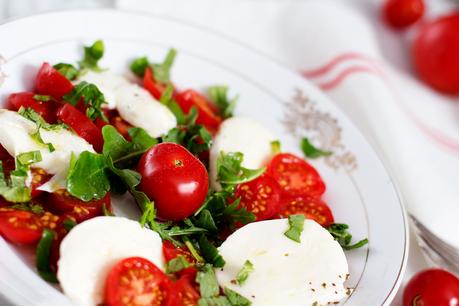 Ensalada de cherrys y mozzarella de búfala Ensalada de cherrys y mozzarella de búfala