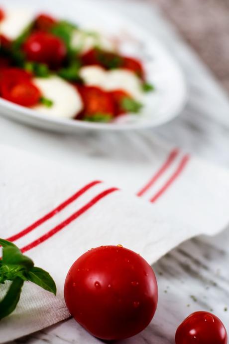 Ensalada de cherrys y mozzarella de búfala