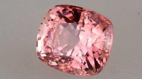El zafiro padparadscha es una variación en rosa del zafiro común