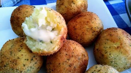 Bolitas de patatas con queso azul