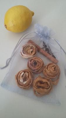 Bolsita de organza con flores de limón, clavo y canela para los armarios Bolsita de organza con flores de limón, clavo y canela para los armarios