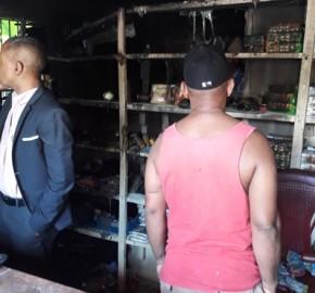 Incendio por alto voltaje quema colmado en Neiba