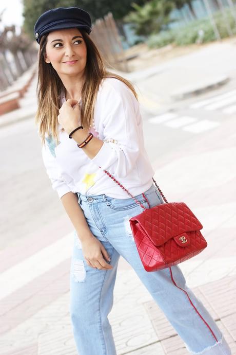 Look con denim y sudadera Look con denim y sudadera