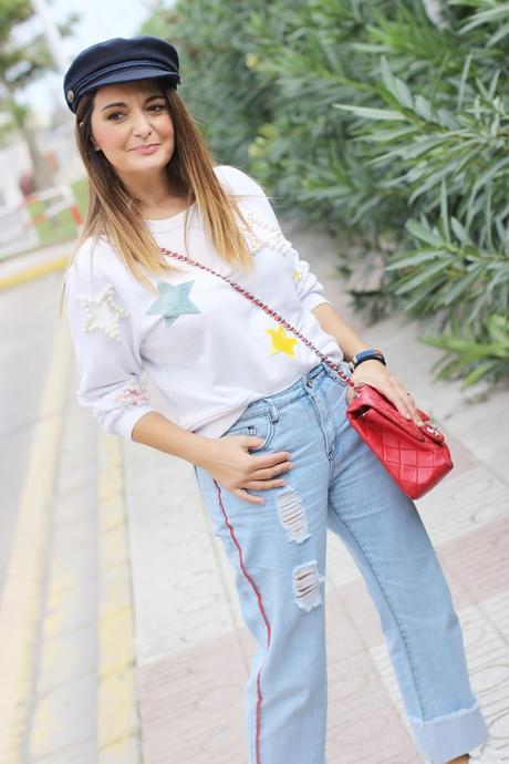 Look con denim y sudadera Look con denim y sudadera