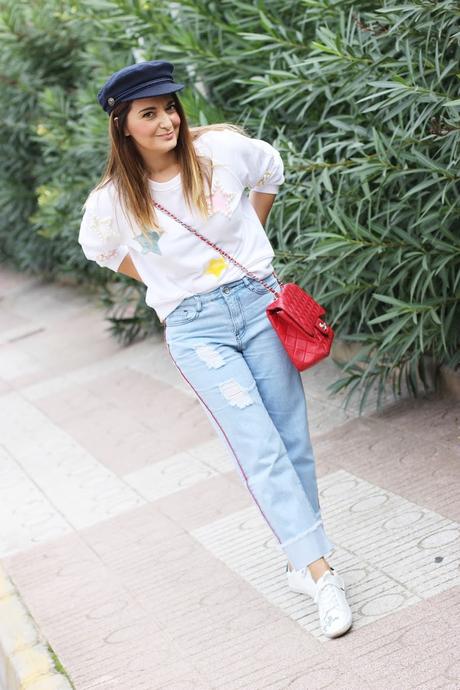 Look con denim y sudadera Look con denim y sudadera
