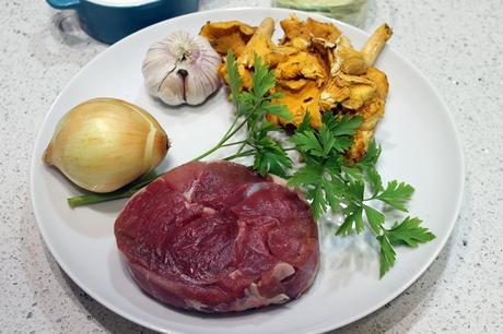 Tournedo de cordero con rebozuelos Tournedo de cordero con rebozuelos