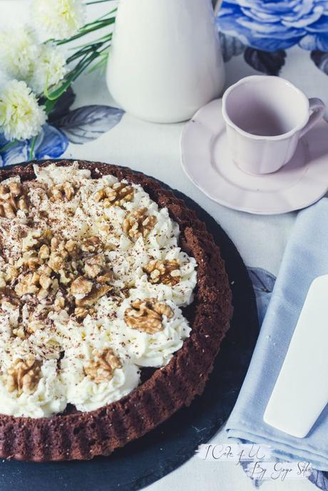 Pastel de Chocolate y Mahonesa con Nata y Nueces