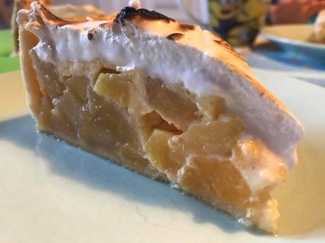 Tarta de mazanas, piña y merengue, receta rápida