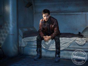 Revelado el nuevo reparto de la 5ª temporada de Agents of S.H.I.E.L.D. Deke en Agents of S.H.I.E.L.D.