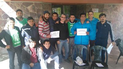 Los estatales de la salud se manifestaron frente al Hospital Piedra del Aguila