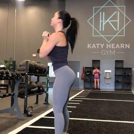 Katy Hearn por un vestido comenzó a ir al Gym y se convirtió en una Chica Fitness mundialmente famosa Katy Hearn por un vestido comenzó a ir al Gym y se convirtió en una Chica Fitness mundialmente famosa