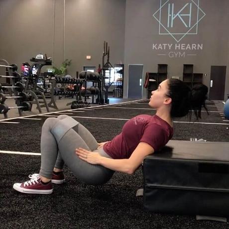 Katy Hearn por un vestido comenzó a ir al Gym y se convirtió en una Chica Fitness mundialmente famosa Katy Hearn por un vestido comenzó a ir al Gym y se convirtió en una Chica Fitness mundialmente famosa