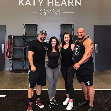 Katy Hearn por un vestido comenzó a ir al Gym y se convirtió en una Chica Fitness mundialmente famosa Katy Hearn por un vestido comenzó a ir al Gym y se convirtió en una Chica Fitness mundialmente famosa