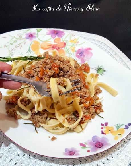 Maccheroni con boloñesa de cordero