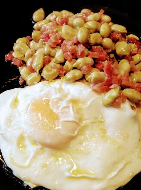 Habitas baby al ajillo salteadas con jamón Habitas baby al ajillo salteadas con jamón