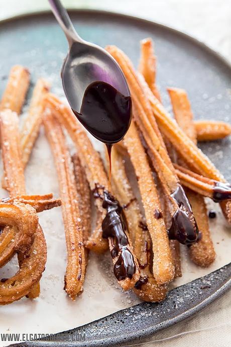 Churros sin gluten, fáciles, económicos y deliciosos. Vía www.elgatogoloso.com