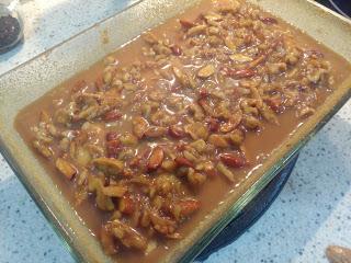 TORTA DE JENGIBRE Y VAINILLA CON NUECES Y ALMENDRAS CARAMELIZADAS