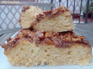 TORTA DE JENGIBRE Y VAINILLA CON NUECES Y ALMENDRAS CARAMELIZADAS