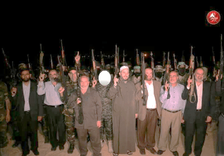 La visita de los miembros de la delegación de Hamás en las bases del ala militar de Hamás en el norte de la Franja de Gaza (página Facebook de Musheir al-Masri, miembro por parte de Hamás del Consejo Legislativo Palestino, 26 de octubre de 2017). La visita de los miembros de la delegación de Hamás en las bases del ala militar de Hamás en el norte de la Franja de Gaza (página Facebook de Musheir al-Masri, miembro por parte de Hamás del Consejo Legislativo Palestino, 26 de octubre de 2017).