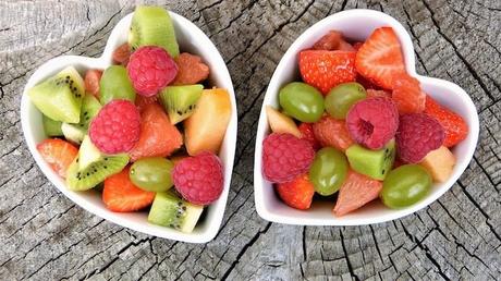 Cómo mantener una dieta saludable comiendo fuera de casa fruit-comida saludable