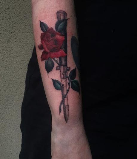 tatuaje-rosas-espada