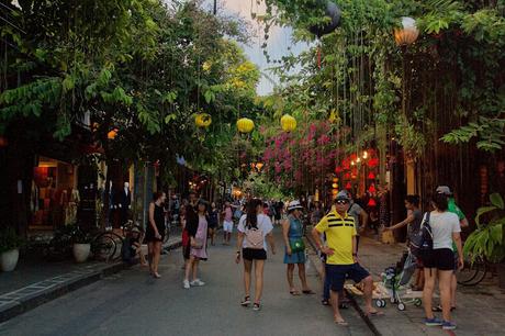 CRÓNICAS DE INDOCHINA: HOI AN Y LA TRAMPA DEL RAMBUTÁN