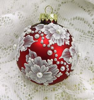 Aprende cómo pintar esferas navideñas de forma espectacular