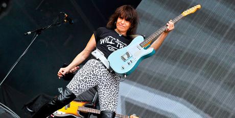 CHRSSIE ‘PRETENDERS’ HYNDE, EXPLOTA CONTRA LOS MÓVILES. Una de las cosas que más molesta al músico que está en escena es el flash del fotógrafo. Hoy, con los móviles, el artista soporta tal cosa todo el rato…, o no: Chrissie Hynde, de Pretenderse, mand...