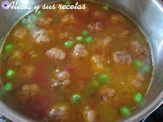 ALBÓNDIGAS DE RAPE Y JAMÓN SERRANO EN SALSA DE AZAFRÁN