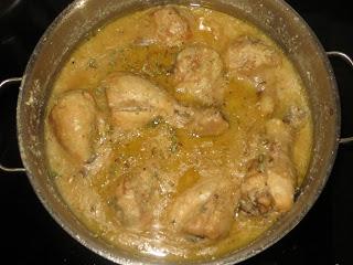 POLLO EN SALSA DE ALMENDRAS