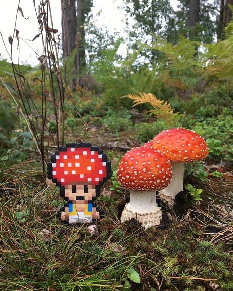 Este artista tira del pixel art para trasladar personajes bidimensionales al mundo real