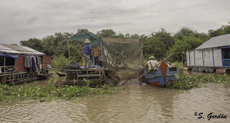 CHONG KNEAS: LAS ALDEAS FLOTANTES