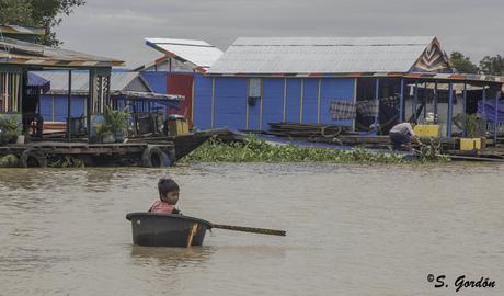 CHONG KNEAS: LAS ALDEAS FLOTANTES