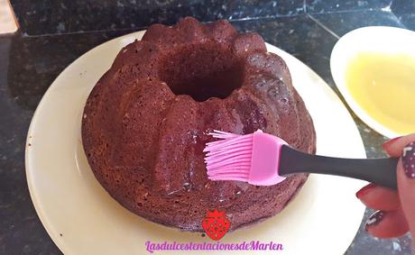 Bizcocho de Chocolate Calado con Almíbar de Naranja