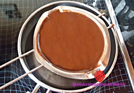 Bizcocho de Chocolate Calado con Almíbar de Naranja