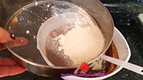 Bizcocho de Chocolate Calado con Almíbar de Naranja