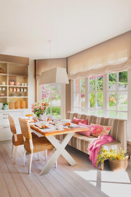 00427772. Office bajo ventana con banco tapizado y sillas de fibra 00427772