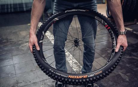 ¿Cómo convertir una rueda de mtb en tubeless?