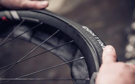 ¿Cómo convertir una rueda de mtb en tubeless?
