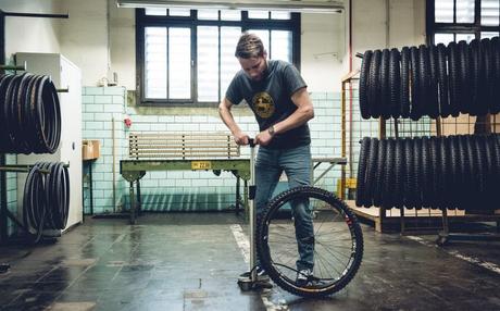 ¿Cómo convertir una rueda de mtb en tubeless?