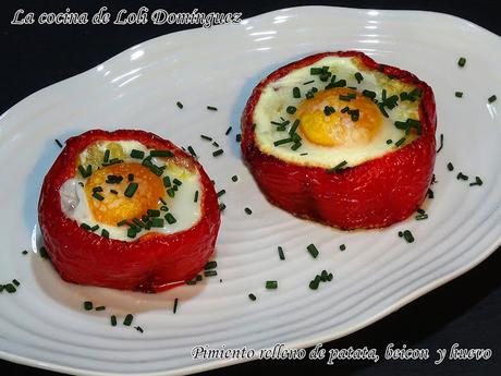 Pimiento relleno de patata, bacon o beicon y huevo