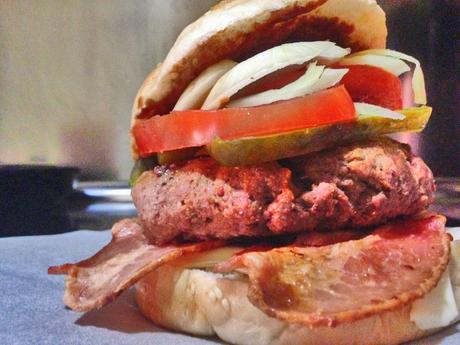 Receta Casera de Hamburguesa de Cerdo marinada con salsa barbacoa casera y crujiente de Bacon Receta Casera de Hamburguesa de Cerdo marinada con salsa barbacoa casera y crujiente de Bacon