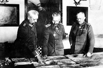 Plana mayor del Imperio alemán, evaluando la situación militar.