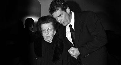 Antonio Banderas da el último adiós a su madre