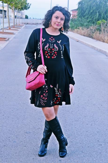 Vestido negro con bordados Vestido negro con bordados