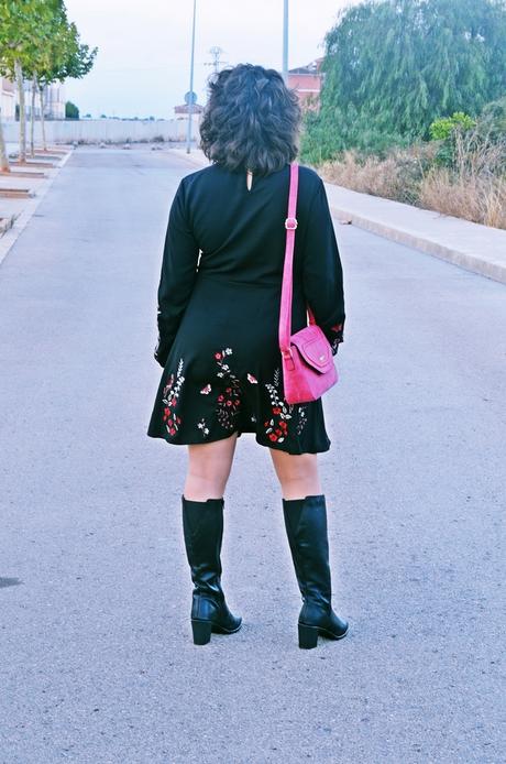 Vestido negro con bordados Vestido negro con bordados